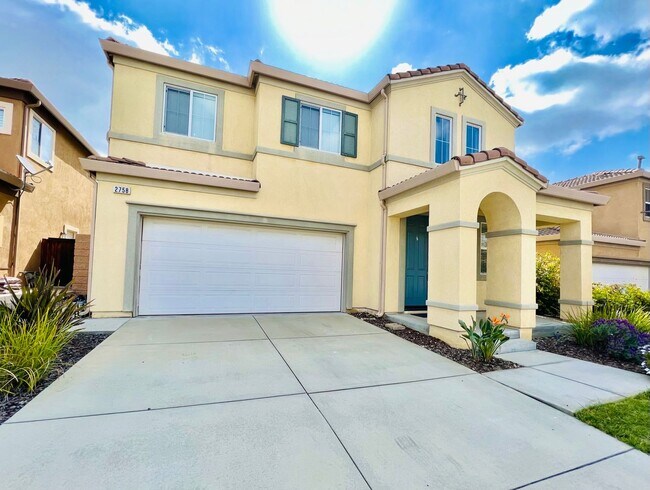 Building Photo - Beautiful 4 Bedroom home