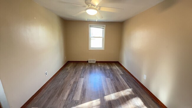 Building Photo - 904 Park Ave