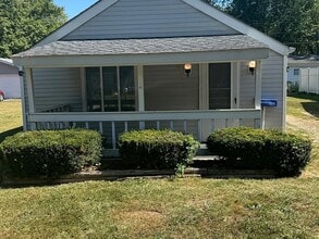 Building Photo - Home for Rent with 2 Bedrm and a Detached Garage