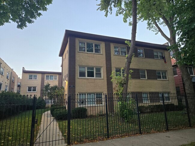 Primary Photo - 1700-2 Chase St