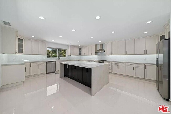 Building Photo - 6243 Berquist Ave