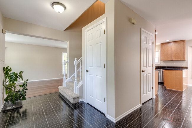Building Photo - 285 Stanton Dr