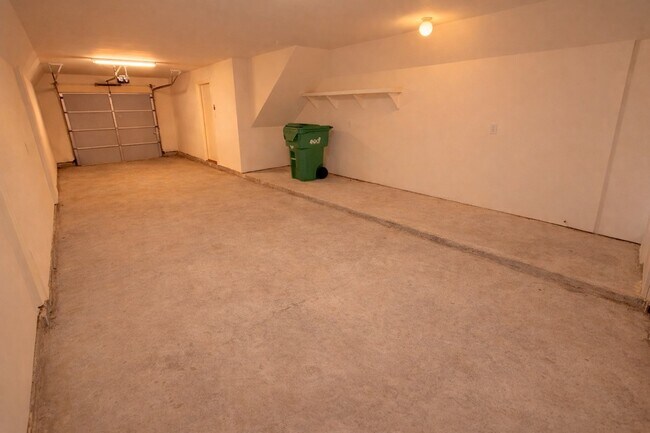 Building Photo - 2710 Hullsmith Dr