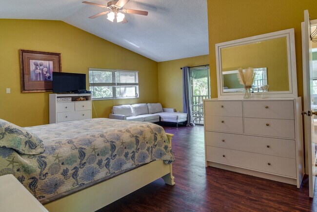 Building Photo - 2960 58th Ave S