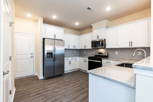 Building Photo - Three Bedroom Home