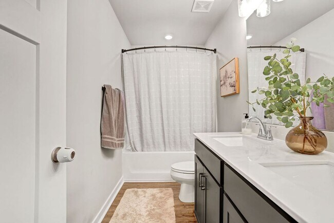 Building Photo - Spacious 4 bedroom 3 bath home with loft