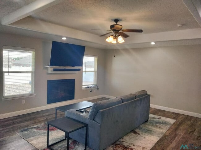 Building Photo - 2115 Roadrunner Dr