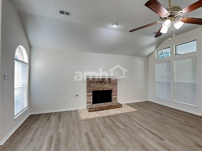 Building Photo - 217 Dartmouth Dr