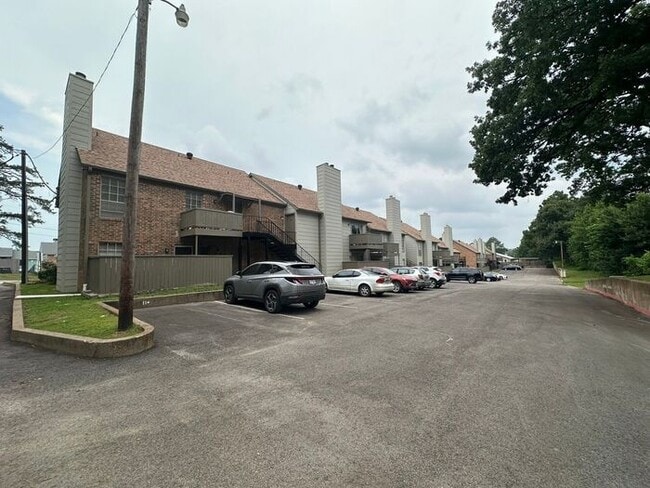 Building Photo - Available-2 Bed 2 Bath Apartment in Central Tyler!