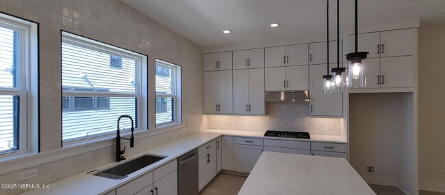 Building Photo - 1614 Bridgeton Dr