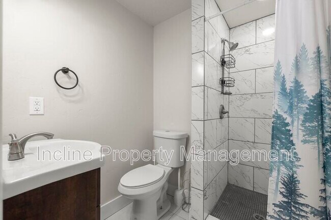 Building Photo - 450 Scenic Dr
