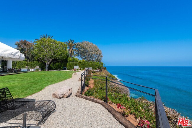 Building Photo - 28926 Cliffside Dr