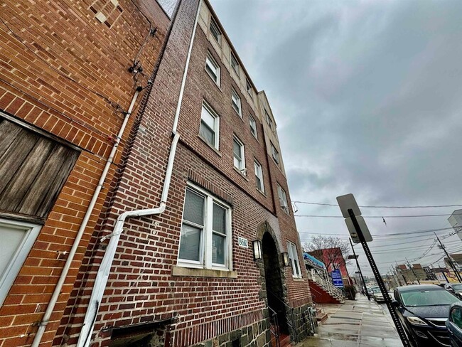 Building Photo - 8610 John F. Kennedy Blvd