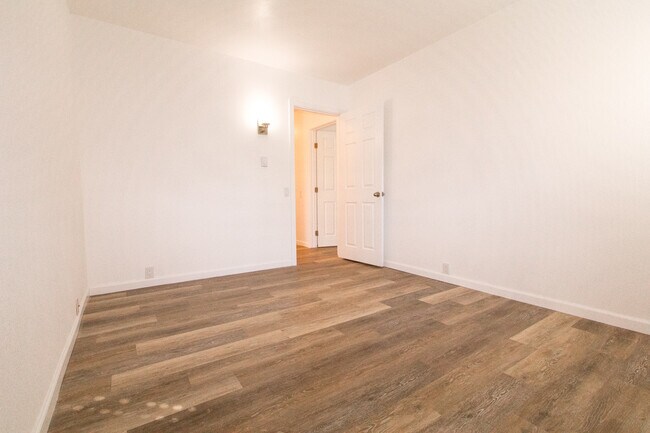 Building Photo - Elegantly Upgraded 2 Bed/1 Bath Condo in UTC with Private Patio/Washer & Dryer!