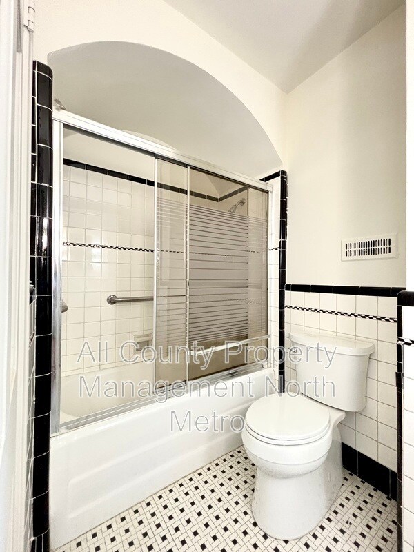 Building Photo - 2416 Dellwood Dr NW