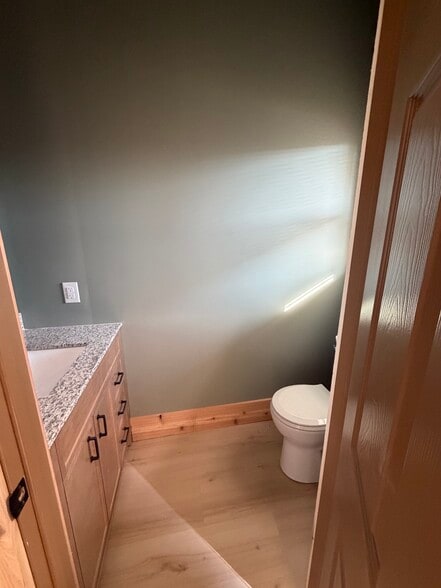 Unit B - 280 W Elm St