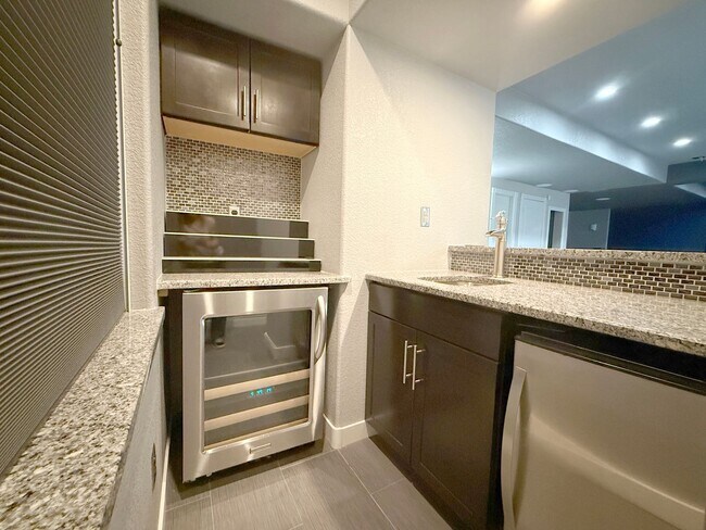 Building Photo - Rare Mountain View Gem for Rent in Erie!