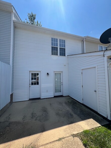 Building Photo - 221 Highgate Cir