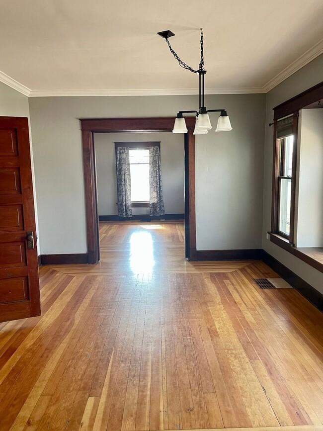 Building Photo - 1229 7th St