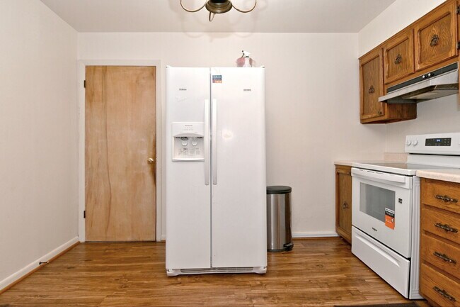 Building Photo - Charming 3-Bedroom Retreat with 2 Full Baths on South Meridian Street – 1516 Sq Ft of Comfort in ...