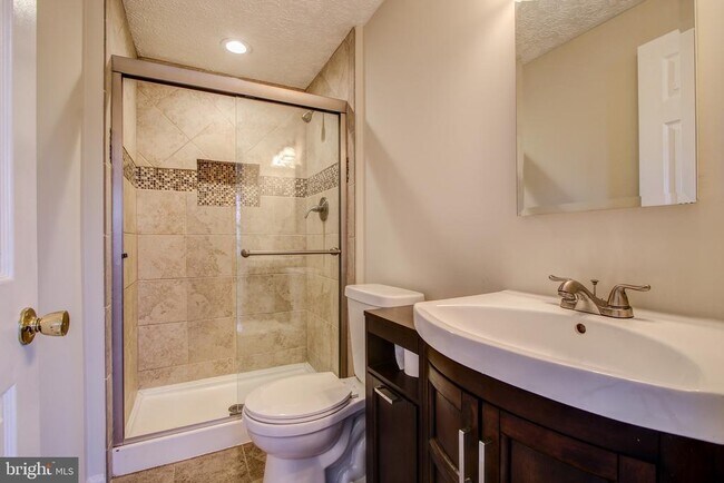 Building Photo - 6324 Lightburn Ct