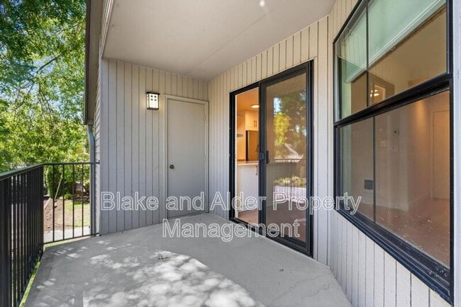 Building Photo - 4000 Carman Dr