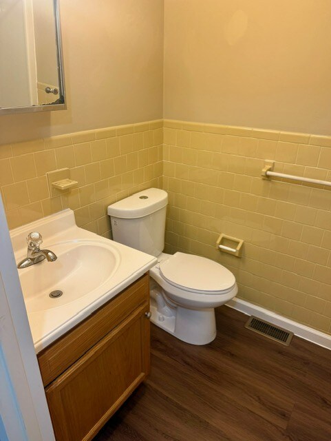 Building Photo - 1616 Spring Valley Dr