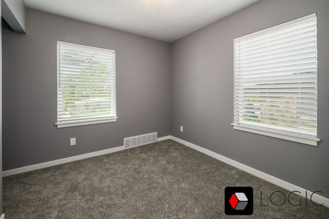 Building Photo - 4050 Porter Ave
