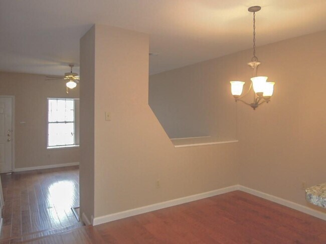 Building Photo - 1411 Gracy Farms Ln