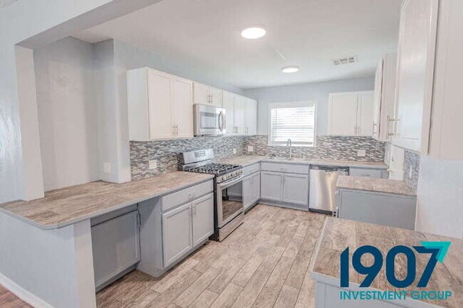 Building Photo - Charming & Updated 3-Bedroom Home in Moore...
