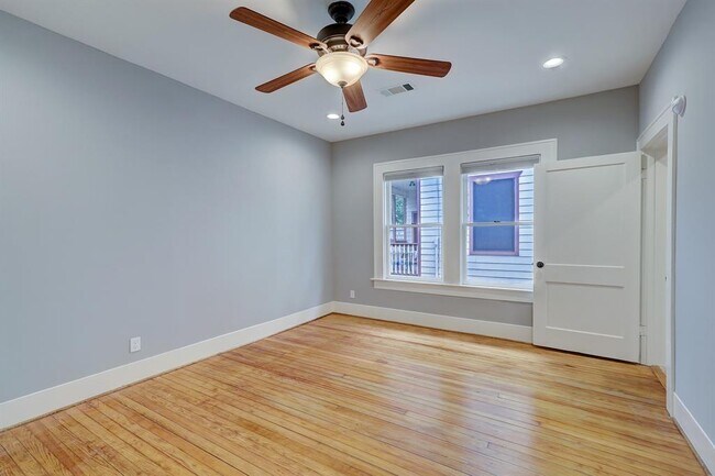 Building Photo - 2610 White Oak Dr