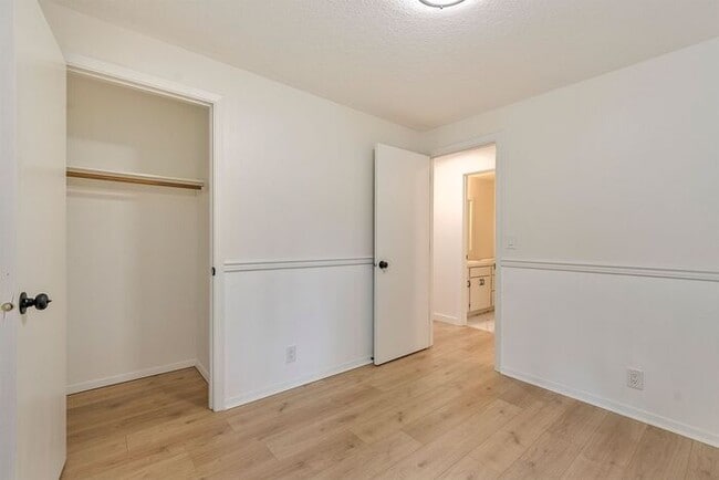 Building Photo - Updated Single Level Home with Large Fence...