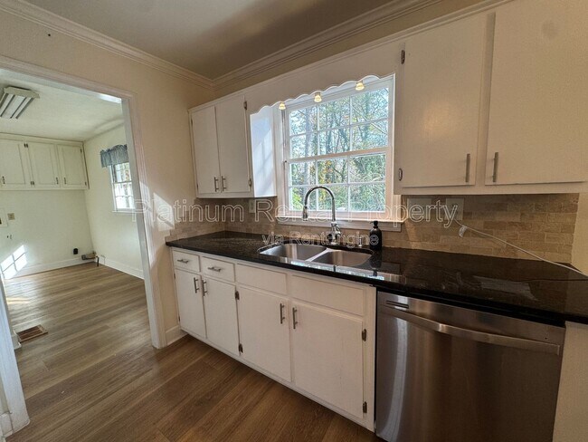 Building Photo - 4007 Shady Cir NW