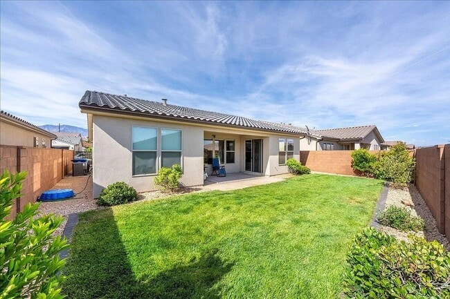 Building Photo - Bright and Spacious 3 Bedroom Home in Wash...