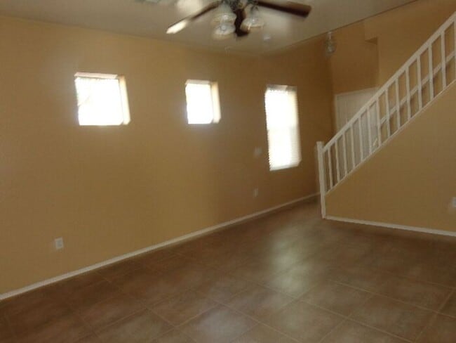Building Photo - 3 bedroom 2.5 Bath in East Mesa