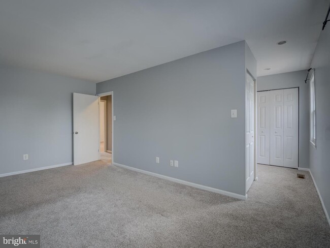 Building Photo - 8203 Stationhouse Ct