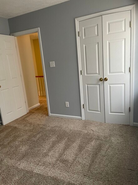 Building Photo - 122 Mosswood Dr