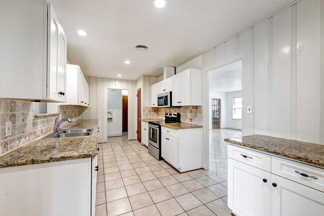 Building Photo - 5004 Holt St