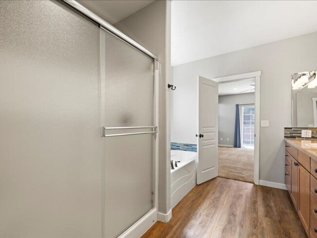 Building Photo - 617 Esperanza Ct