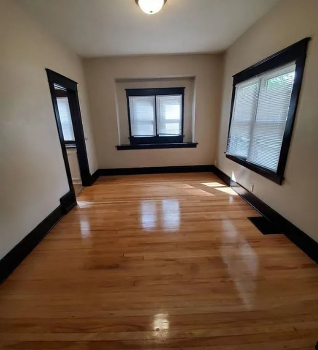 Building Photo - 2 Bedroom Home with Detached Garage, Fenced Yard + Pet Friendly!