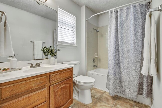 Building Photo - 17516 Klamath Falls Dr