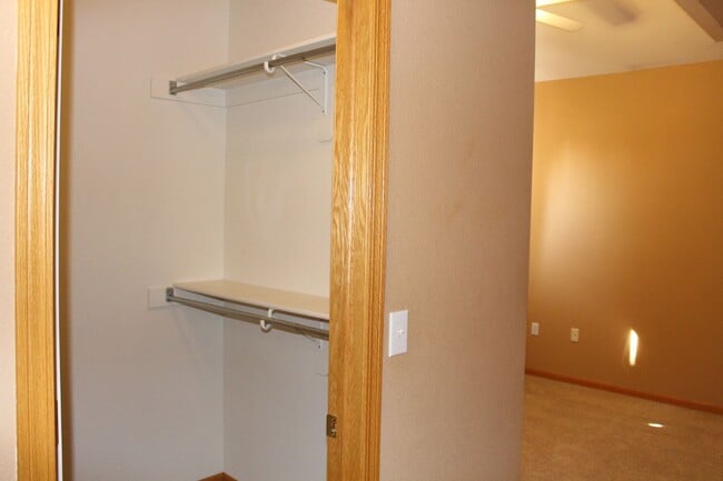 Building Photo - Spacious 2-Bedroom Condo Backing to Open Space