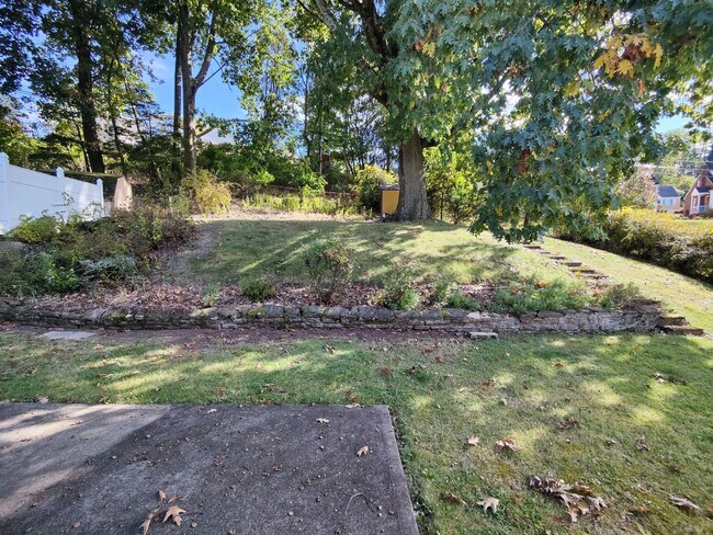 Building Photo - *Recently Updated 3BD/2.5BA Available for ...