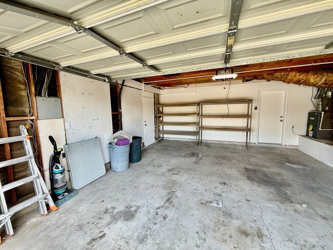 Building Photo - Nice Single Story Home