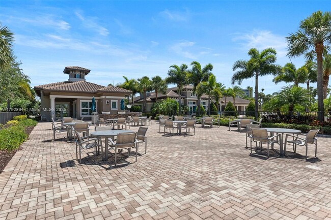 Building Photo - 4200 Hillcrest Dr