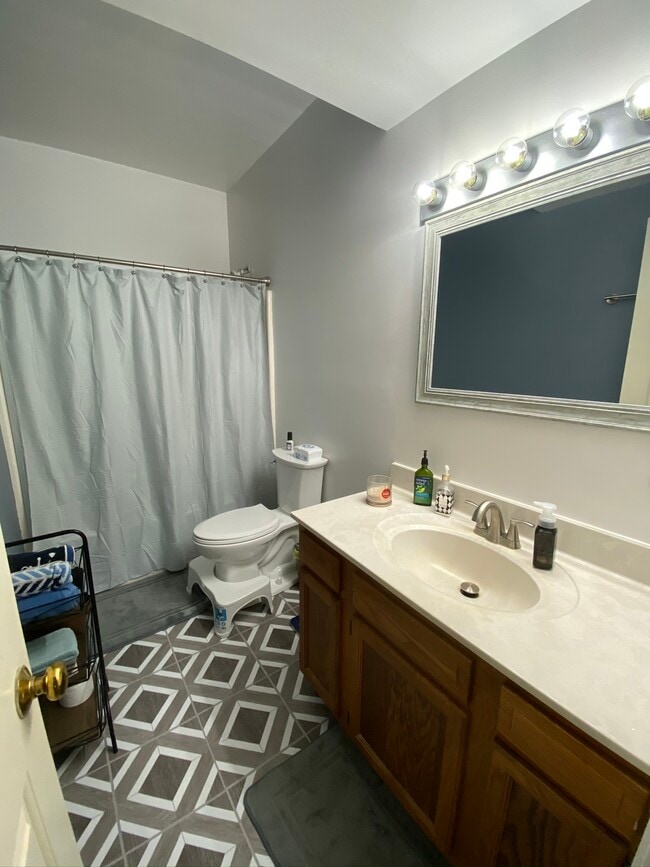 Building Photo - 313 Harper Dr