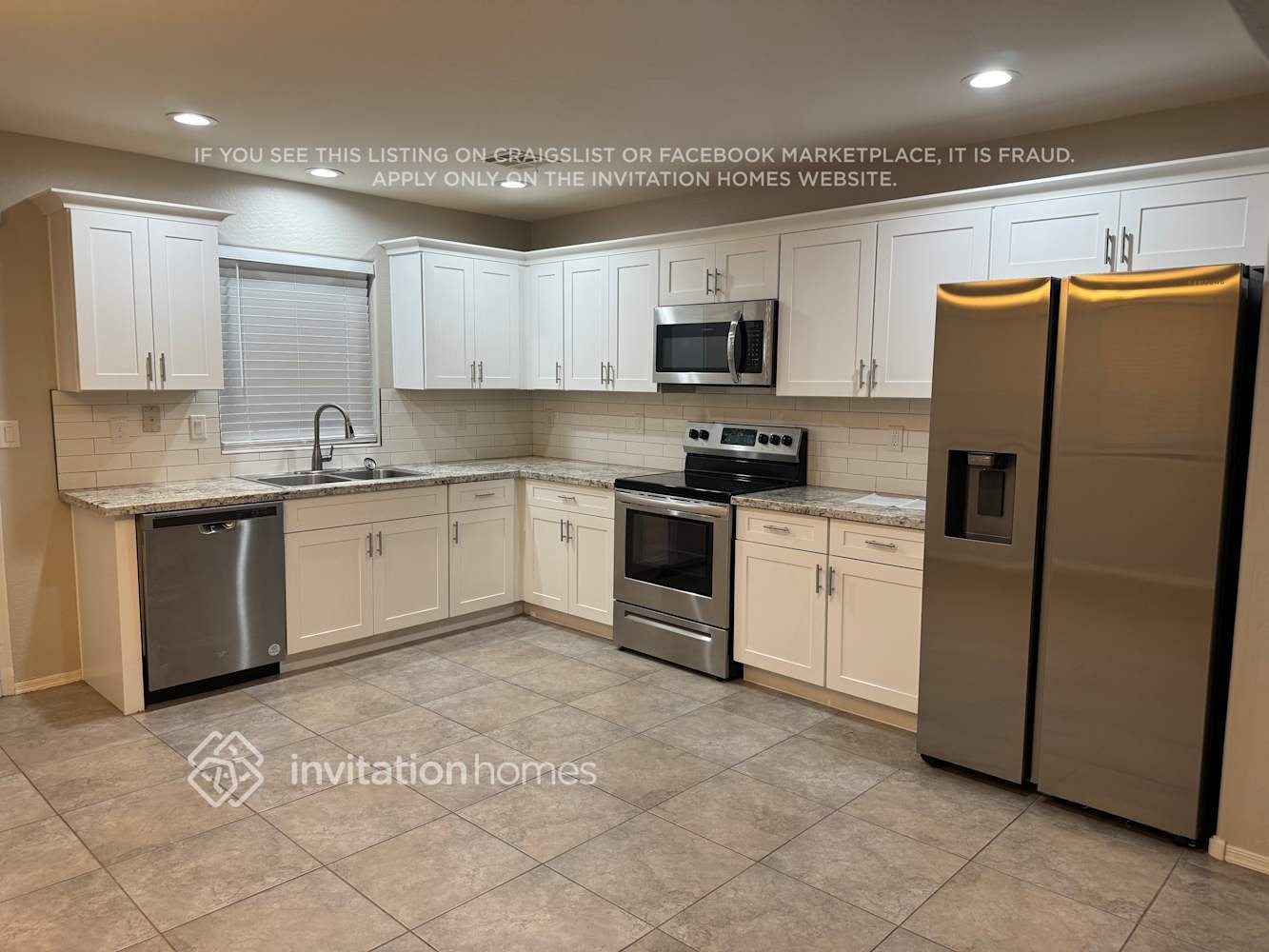 Building Photo - 2114 E Caspian Way