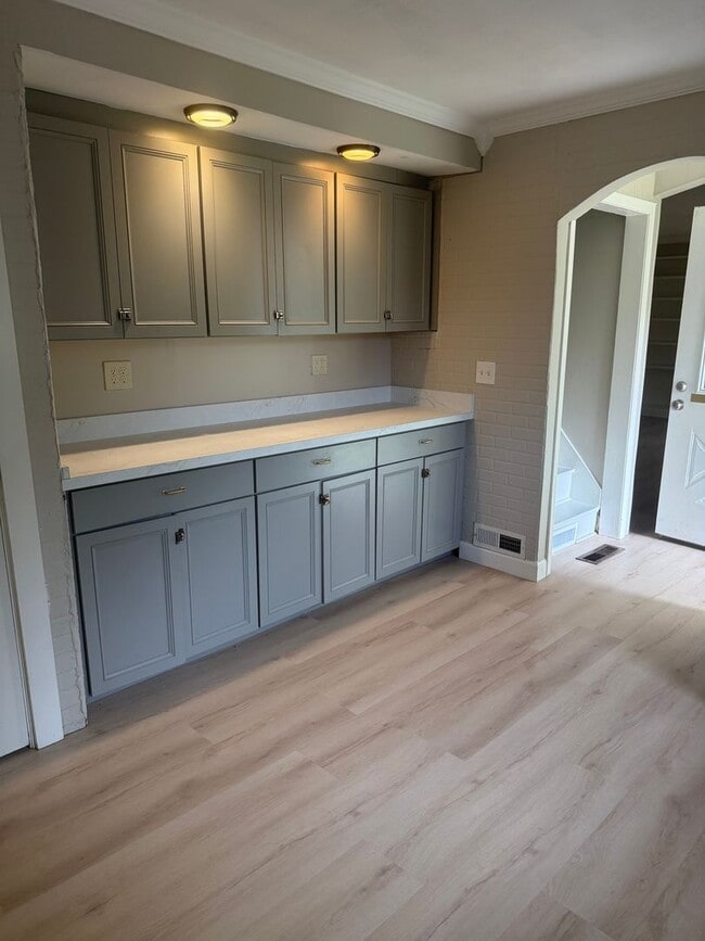 Building Photo - Adorable 4 Bed 1 bath Baldwinsville Cottage