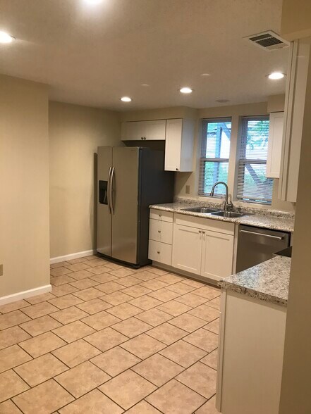 Building Photo - 201 W Locust St