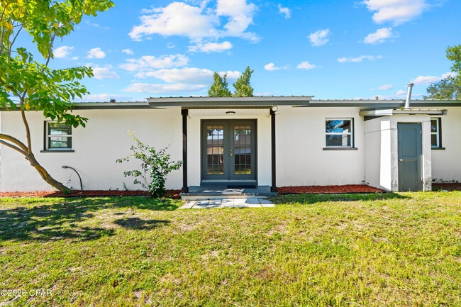 Building Photo - 2205 Game Farm Rd